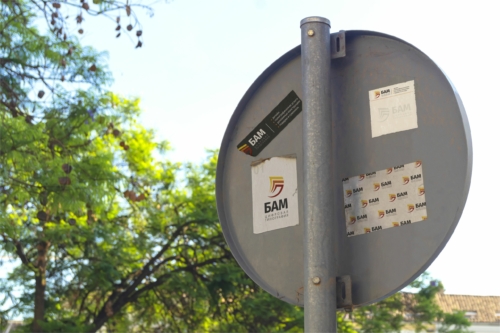 Наклейки разных форм с логотипом